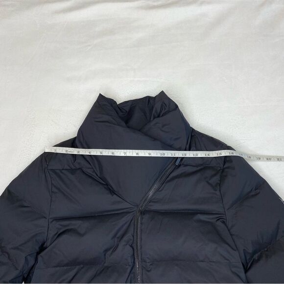 Under Armour Black Down Short Parka Size Medium - Picture 13 of 15